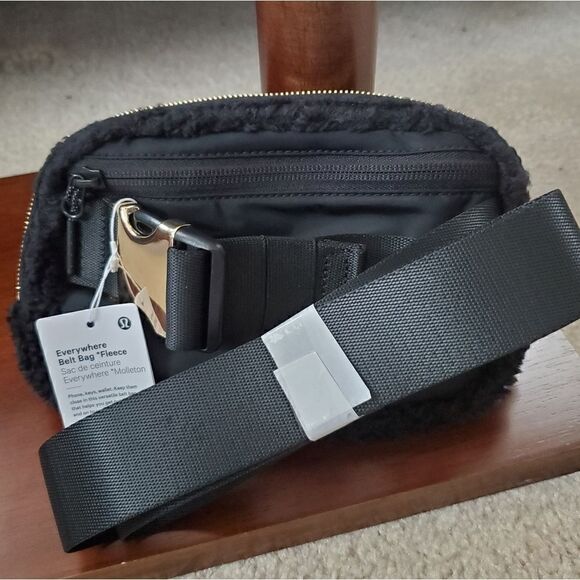 LULULEMON Everywhere "Fleece" Belt Bag - Picture 5 of 10